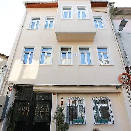 Emine Hatun Apart *
